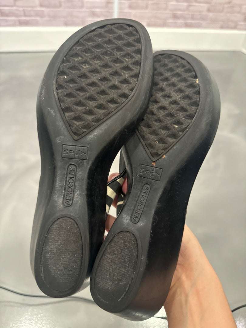 Aerosoles Sandals, Black, 9, Used - Fair