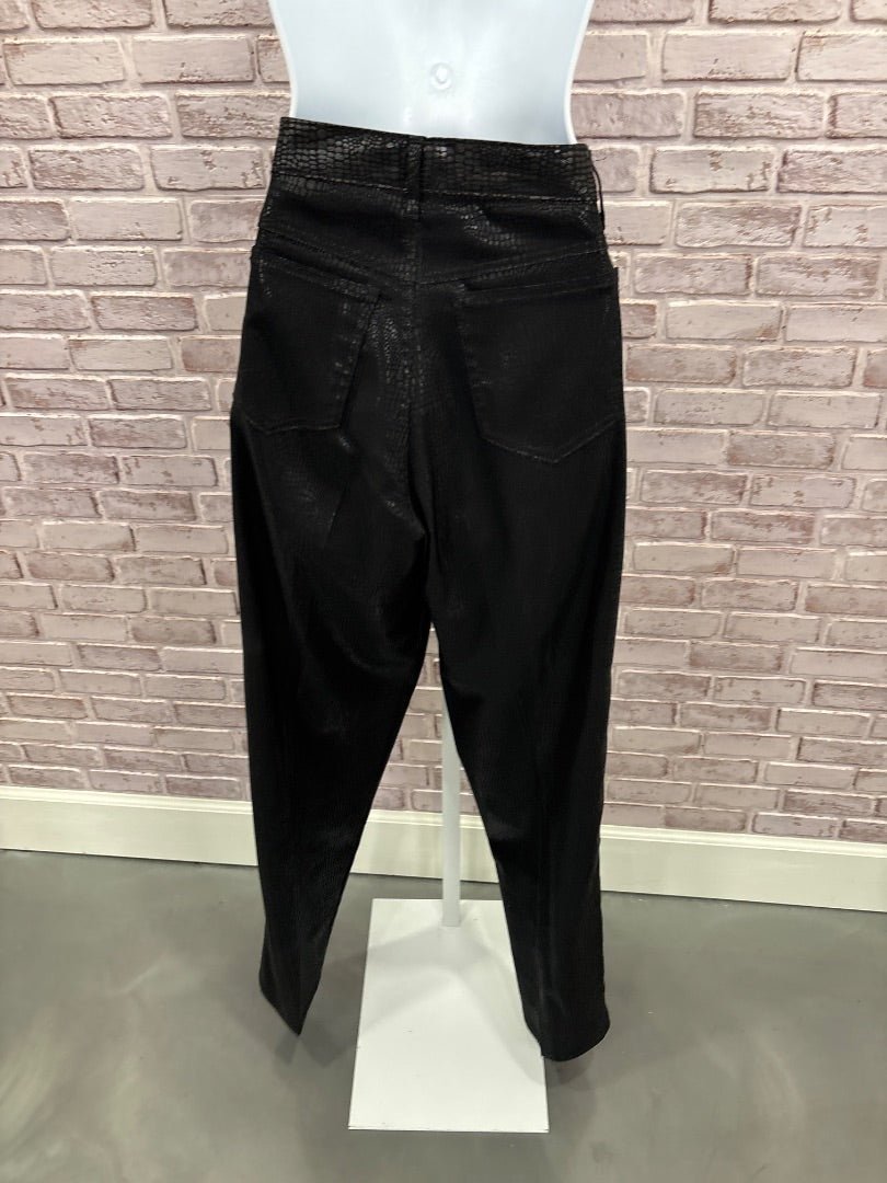 Mesmerize Pants, Black, Medium/8, Used - Good - Chill Boutique Consignment