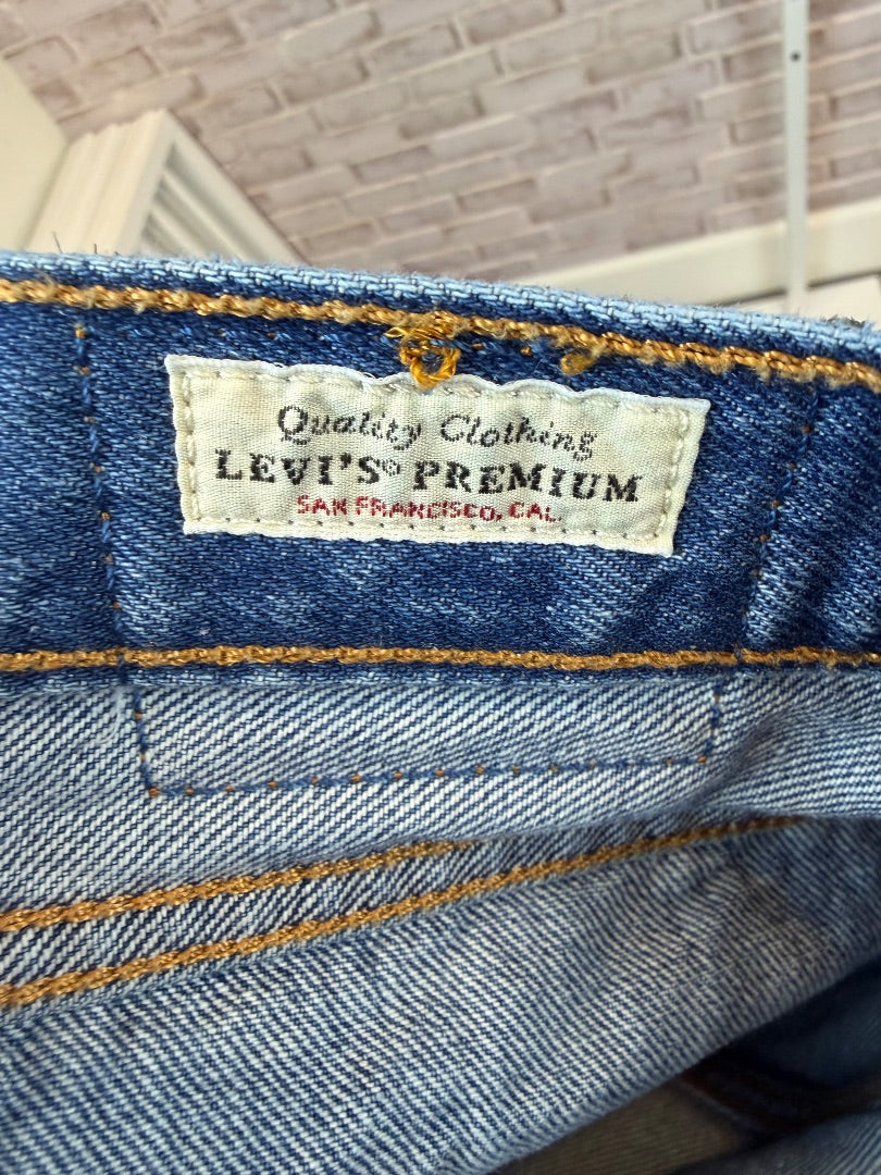 Levis 501 Jeans, Denim, 32, Used - Excellent
