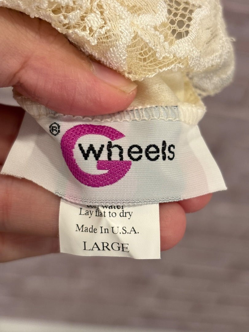 G wheels Tank top, White, Large, Used - Good - Chill Boutique Consignment