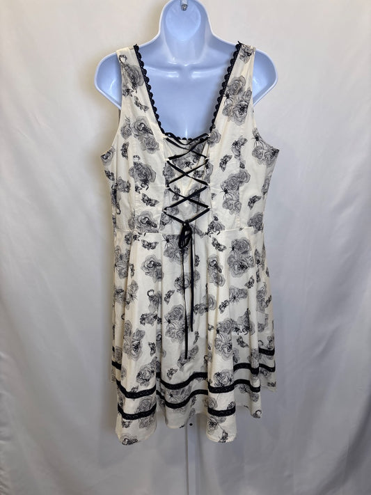 Hot Topic Dress, White/black, XXL