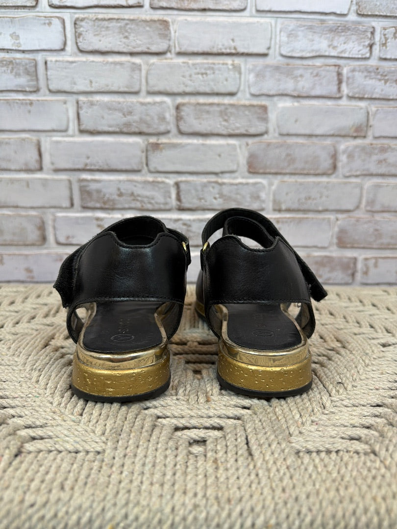 Saydo Sandals, Black/gold, 39, Used - Good