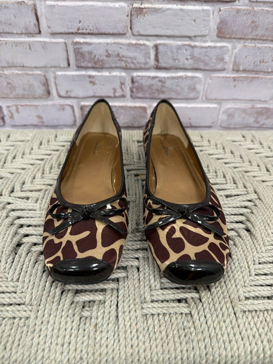 Willi Smith Flats, Giraffe, 9, Used - Good