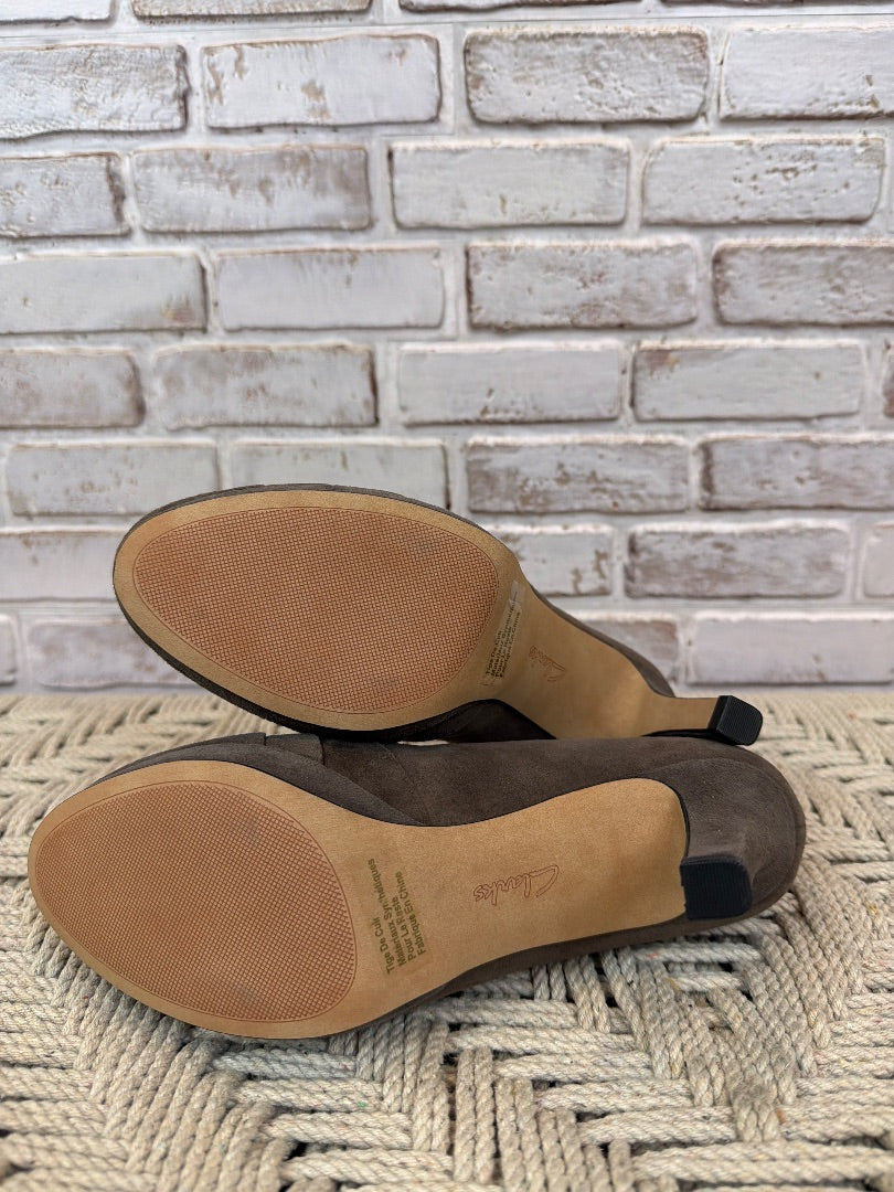 Clarks Heels, Taupe, 6.5, Like New