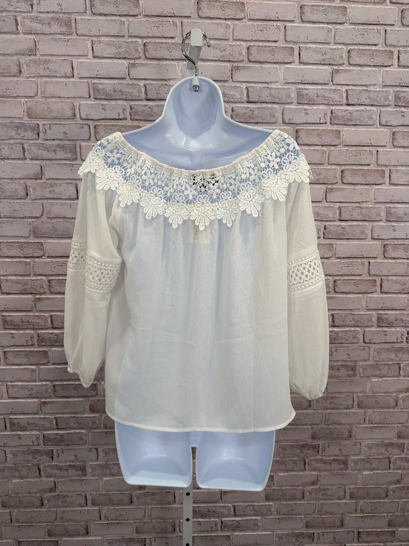 Essentials Shirt, White, Small, Used - Good