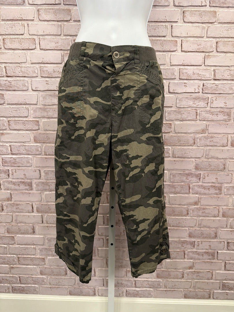 Dash Capris, Camo, Medium, Used - Good