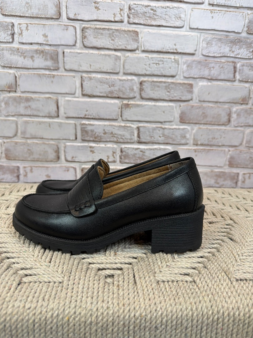 Eastland Loafers, Black, 6, Used - Good