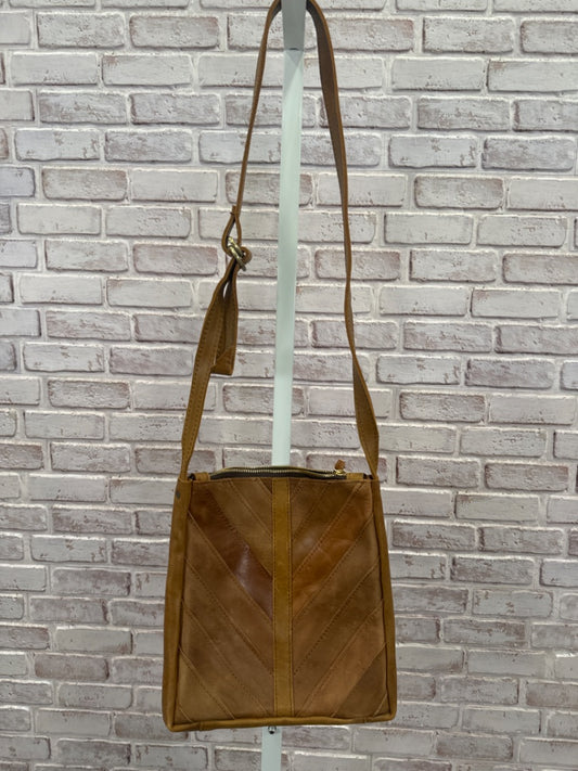 Magnolia crossbody, Tan, One Size, Used - Good