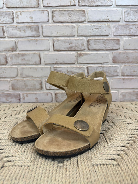 Corkys Sandals, Tan, 7, Used - Good