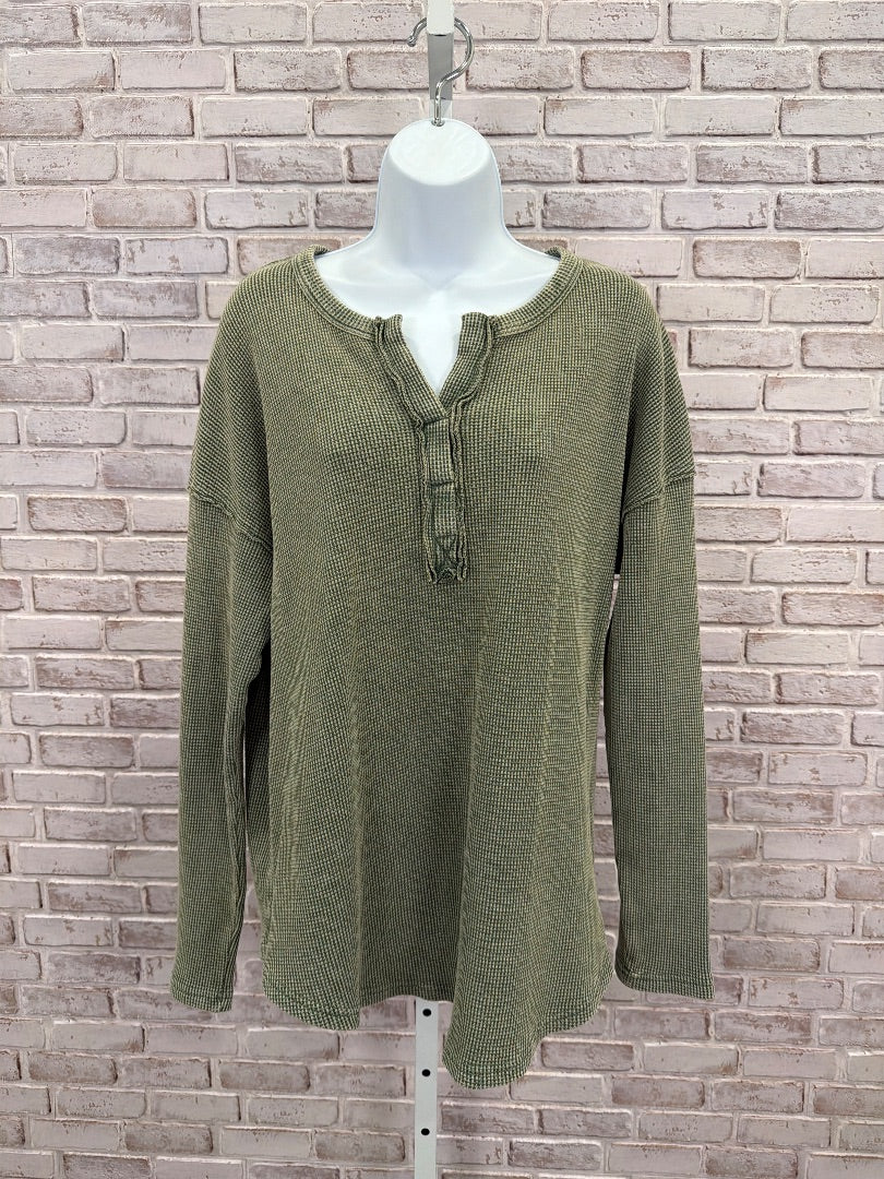 Grace & Lace Shirt, Green, Large, Used - Good