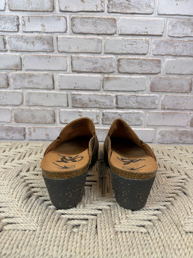 Otbt Clogs, Tan, 8.5, Like New