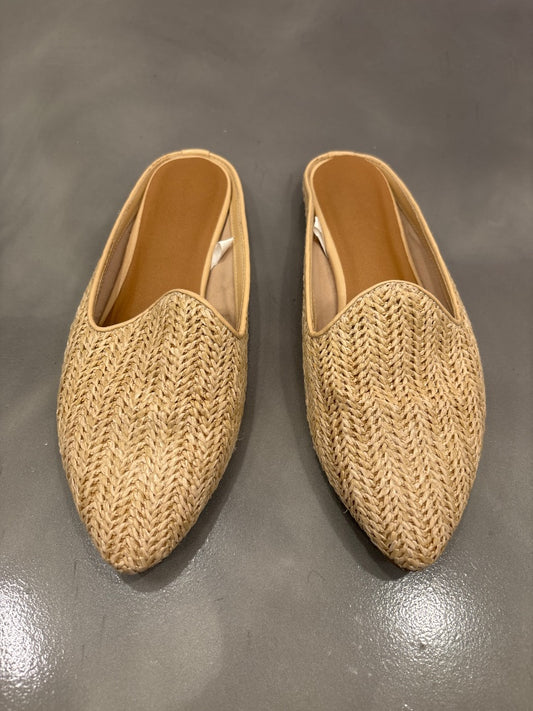 Universal Thread Flats, Straw, 8, Used - Good
