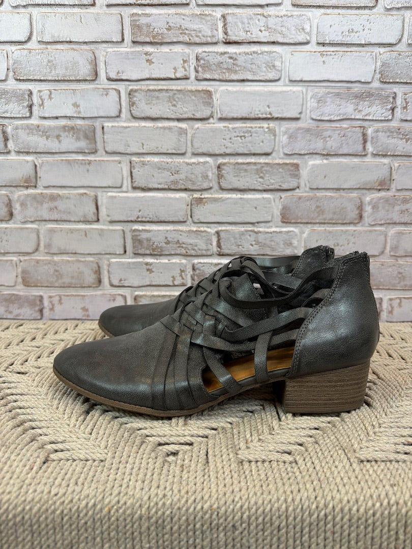 Maurices Sandals, Grey, 11, Used - Good