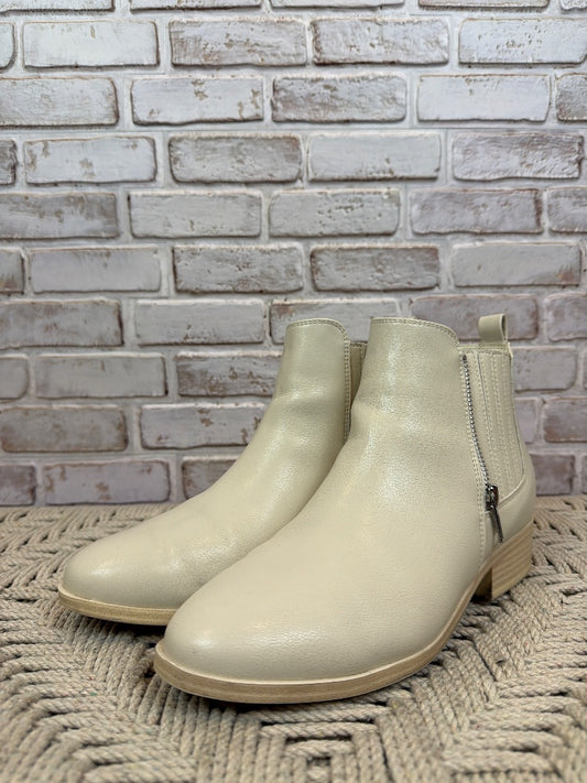 Mia Booties, White, 9, Used - Excellent