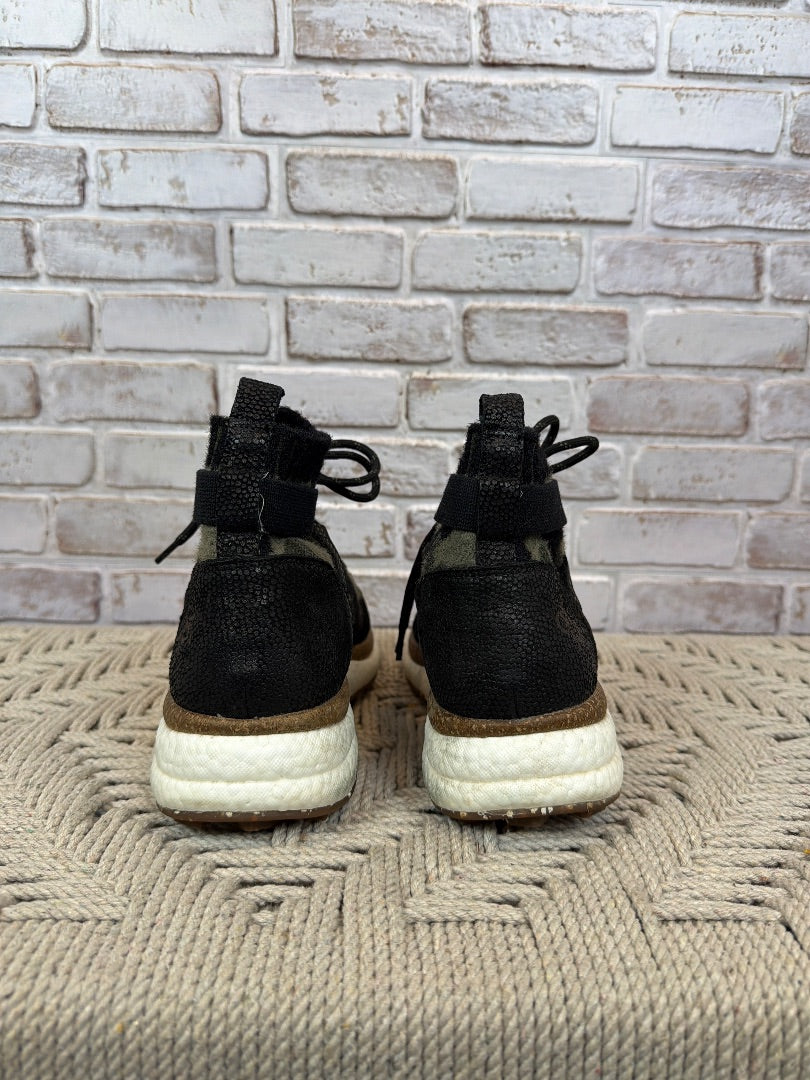 Otbt Sneakers, Green/black, 7, Used - Good