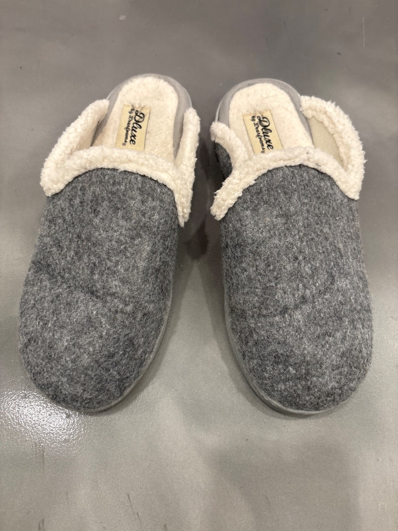 Dearfoams Slippers, Grey, 7.5, Used - Good
