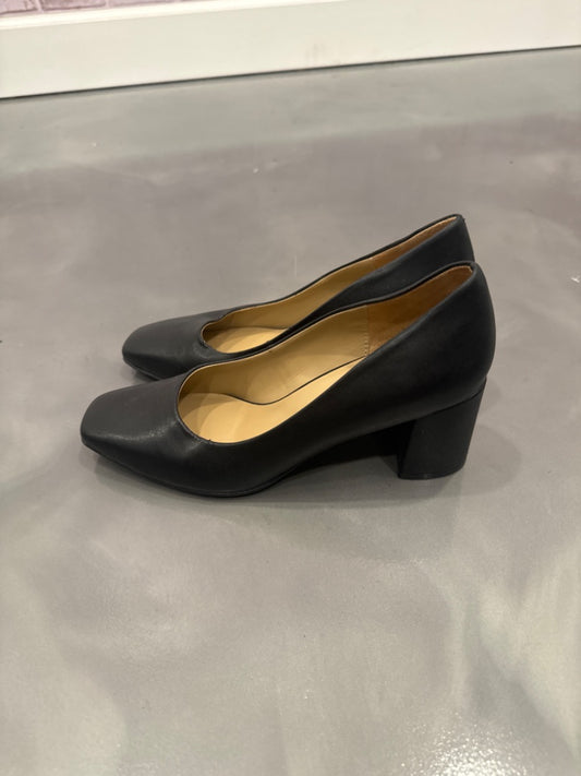 Naturalizer heels, Black, 8.5, Used - Good