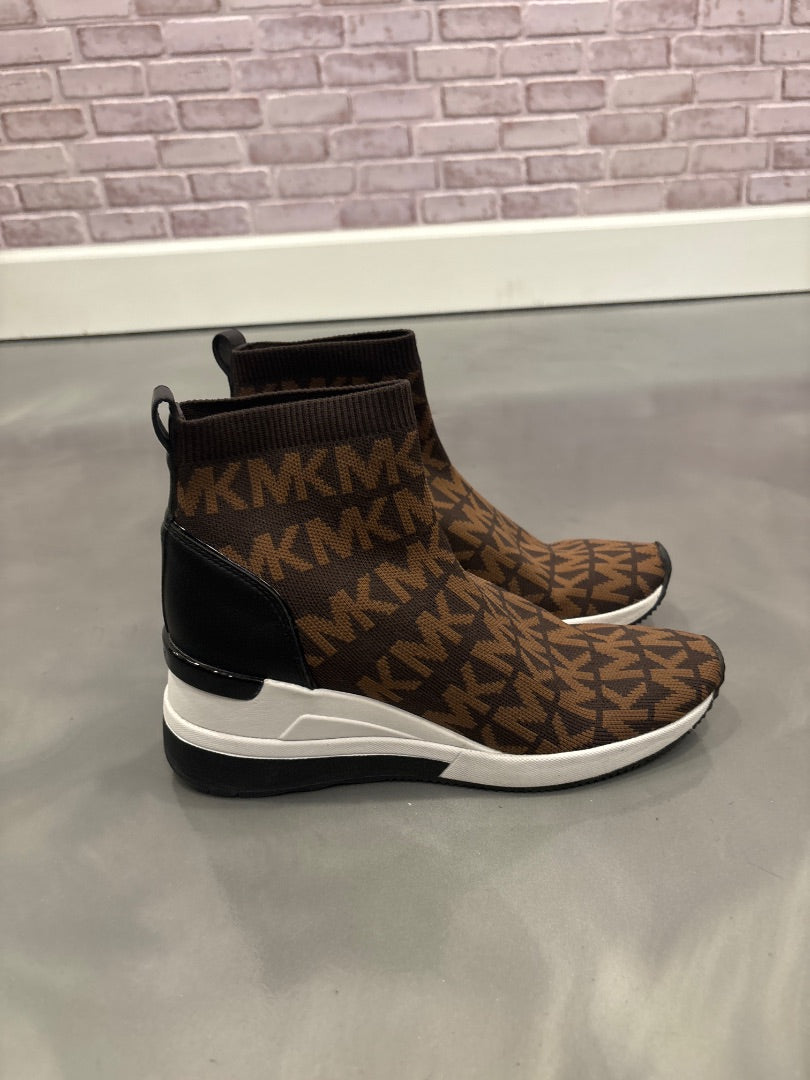 Michael Kors Sneakers, Brown monogram, 8, Used - Good