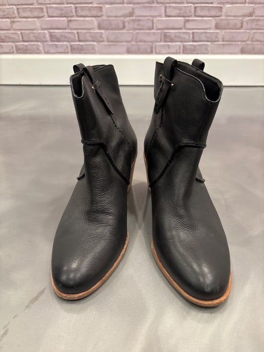 Bass Booties, Black, 9.5, Used - Good