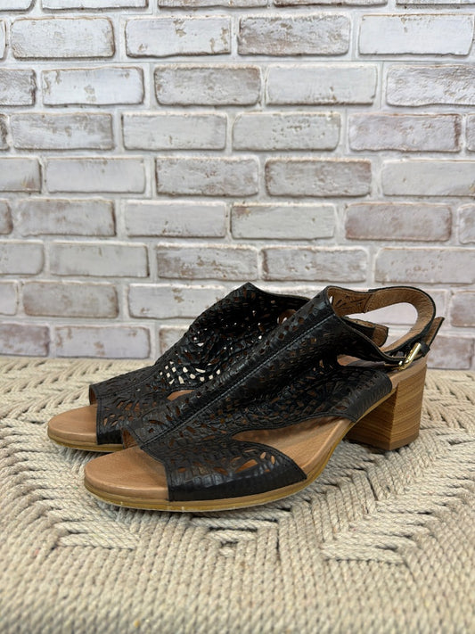 Pikolinos Heels, Black, 40, Used - Excellent