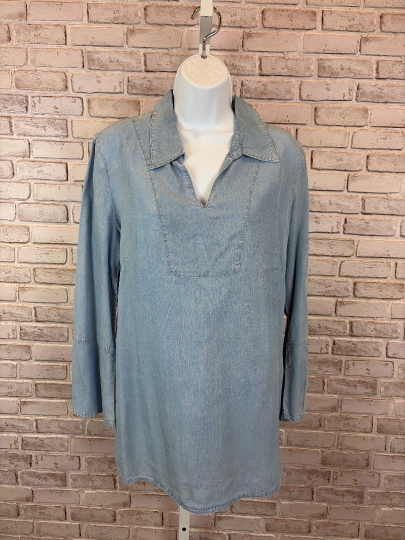 Zozo Shirt, Denim, Medium, Used - Good
