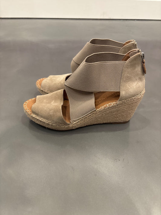 Gentle souls Heels, Taupe, 6.5, Used - Good