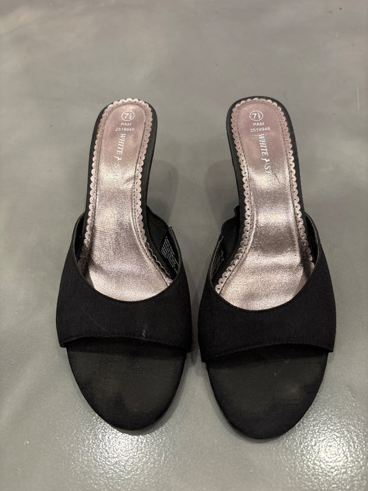 White Stag Heels, Black, 7.5, Used - Good