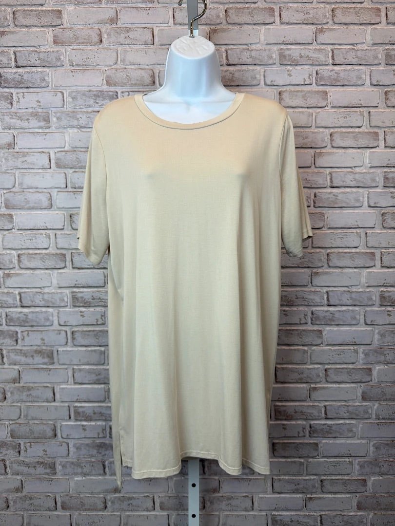Zenana Top - Shirt – Zenana Tee Shirt, Beige, Large, Used - Excellent