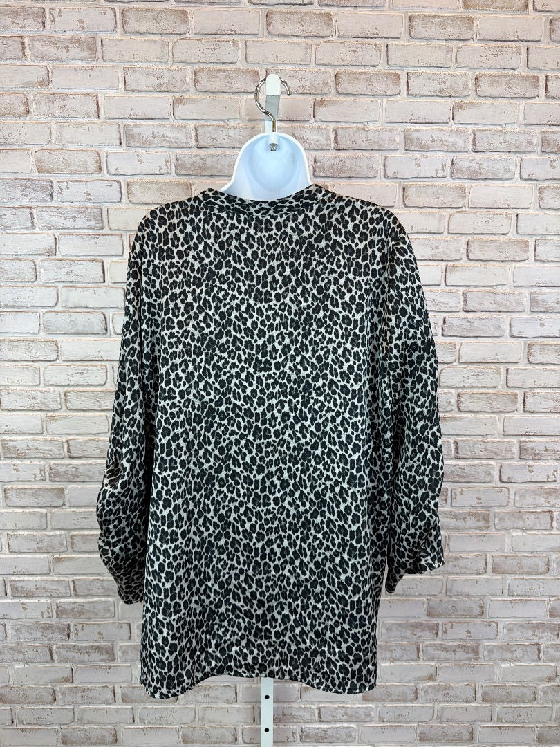 Vince Camuto Shirt, Animal, XL, Used - Good