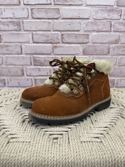 Northwest Territories Booties, Tan, 6, Used - Good