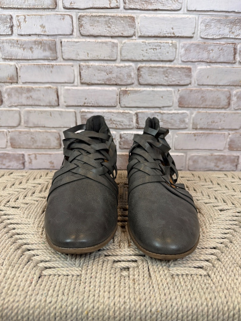 Maurices Sandals, Grey, 11, Used - Good