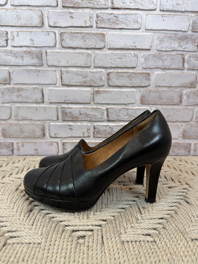 Clarks Heels, Black, 6.5, Like New