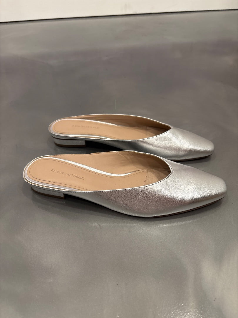 Banana Republic Flats, Silver, 8.5, Used - Good