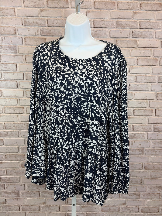 Time and Tru Shirt, Nvy/floral, Large, Used - Excellent