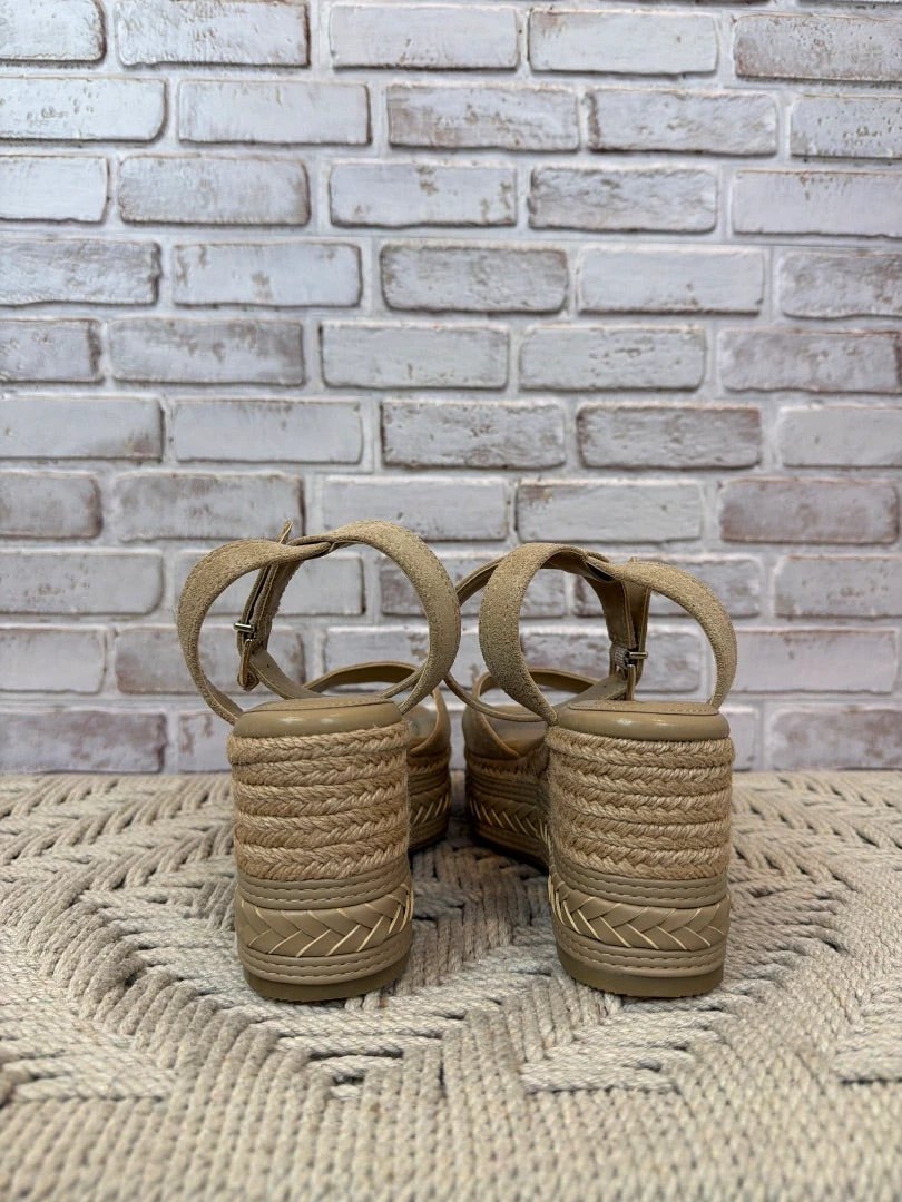 Vince Camuto Sandals – Beige – Excellent Condition