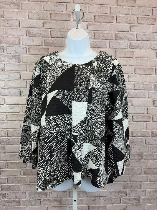 Habitat Shirt, Black/white, Medium, Used - Excellent