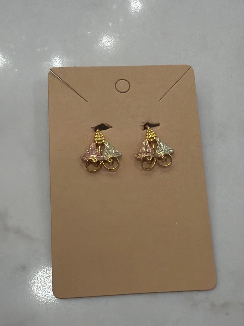 Various Clip on Earrings – Gold Multi – Size One Size – Excellent Condition