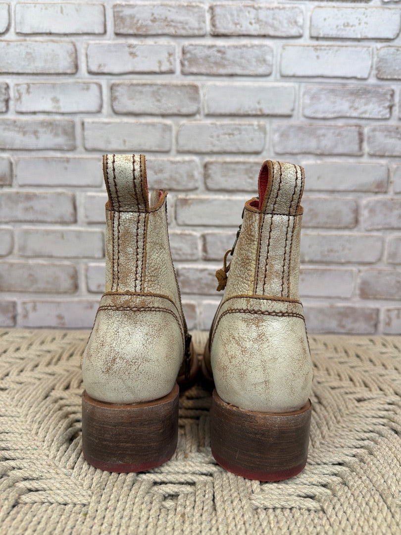 Bedstu Booties, Beige, 6, New With Tags