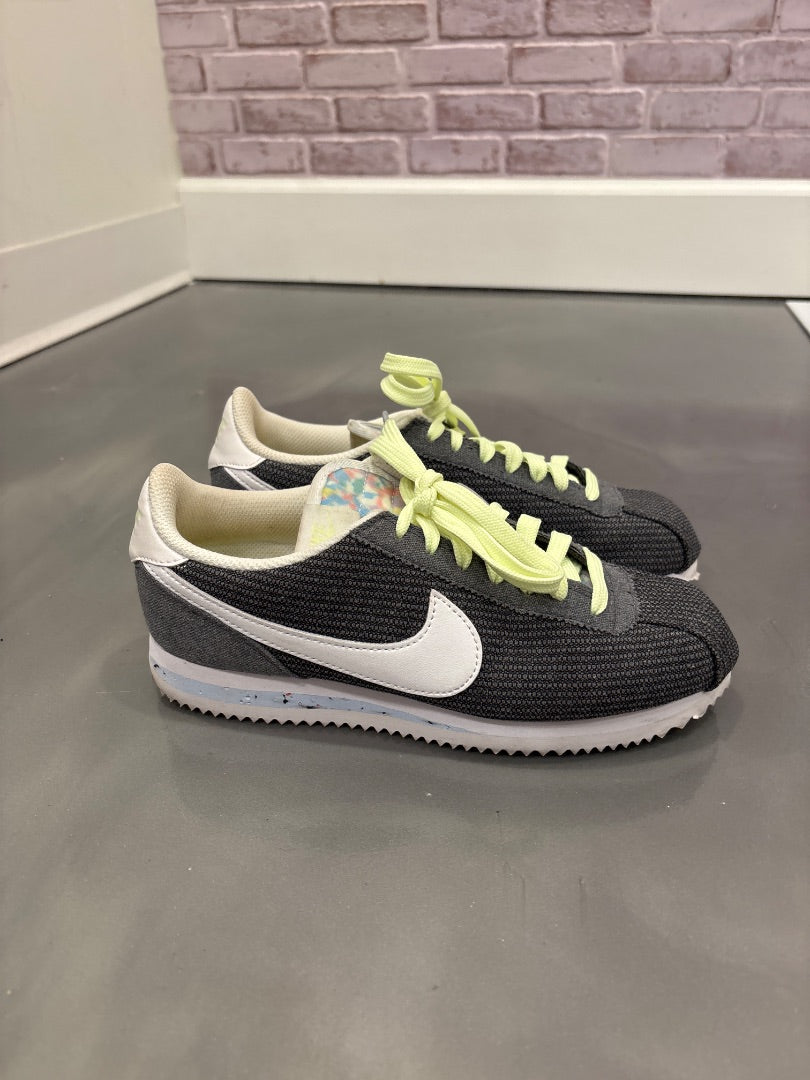 Nike Sneakers, Grey, 6, Used - Good