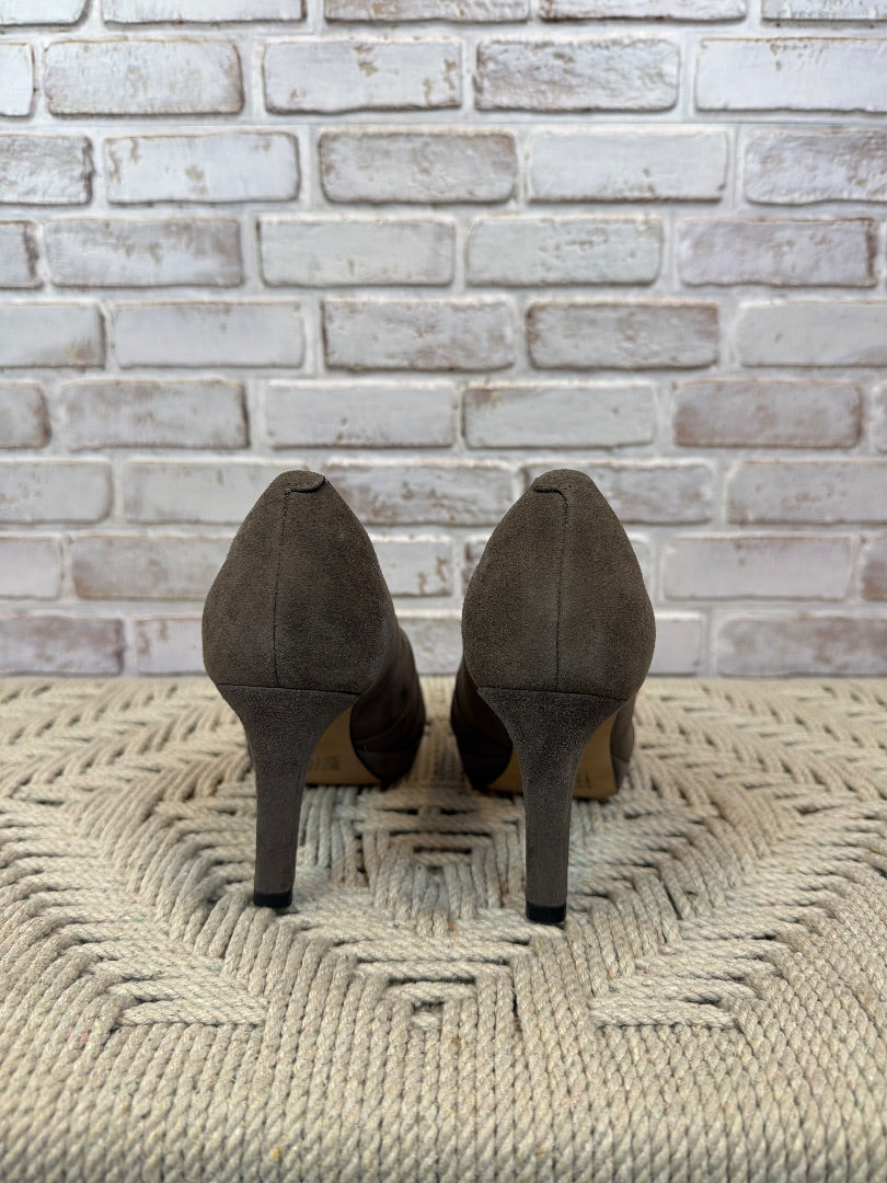 Clarks Heels, Taupe, 6.5, Like New