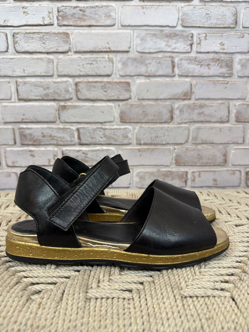 Saydo Sandals, Black/gold, 39, Used - Good