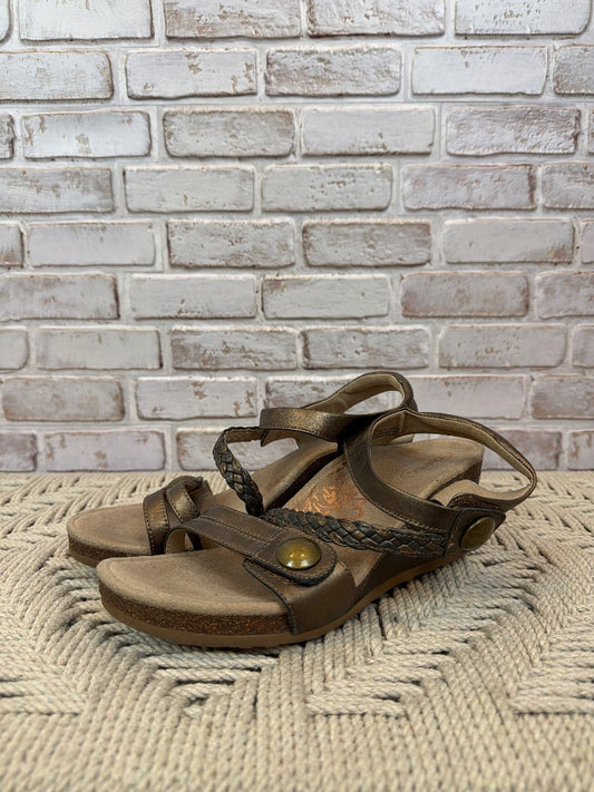 Aetrex Sandals, Gold/bronze, 8.5, Used - Good