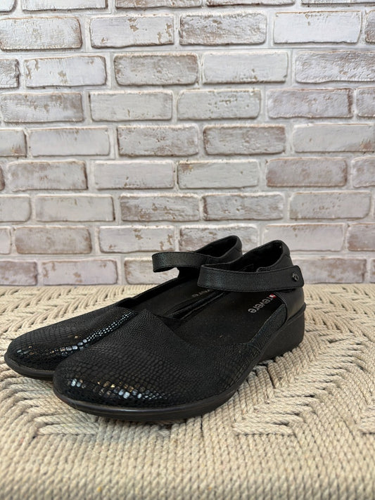 Revere Mary janes, Black, 39, Used - Good