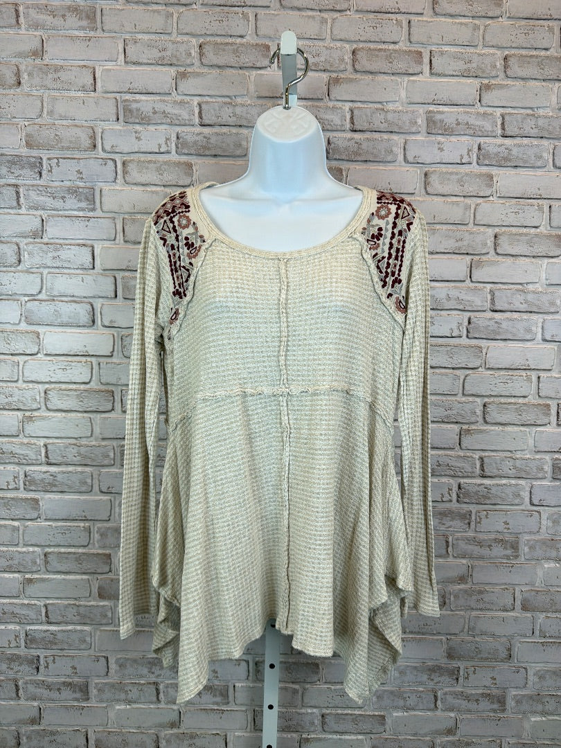 Maurices Shirt, white multi, XL, Used - Good