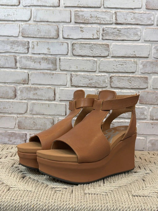 Otbt Sandals – Tan, Size 7.5 – Good Condition