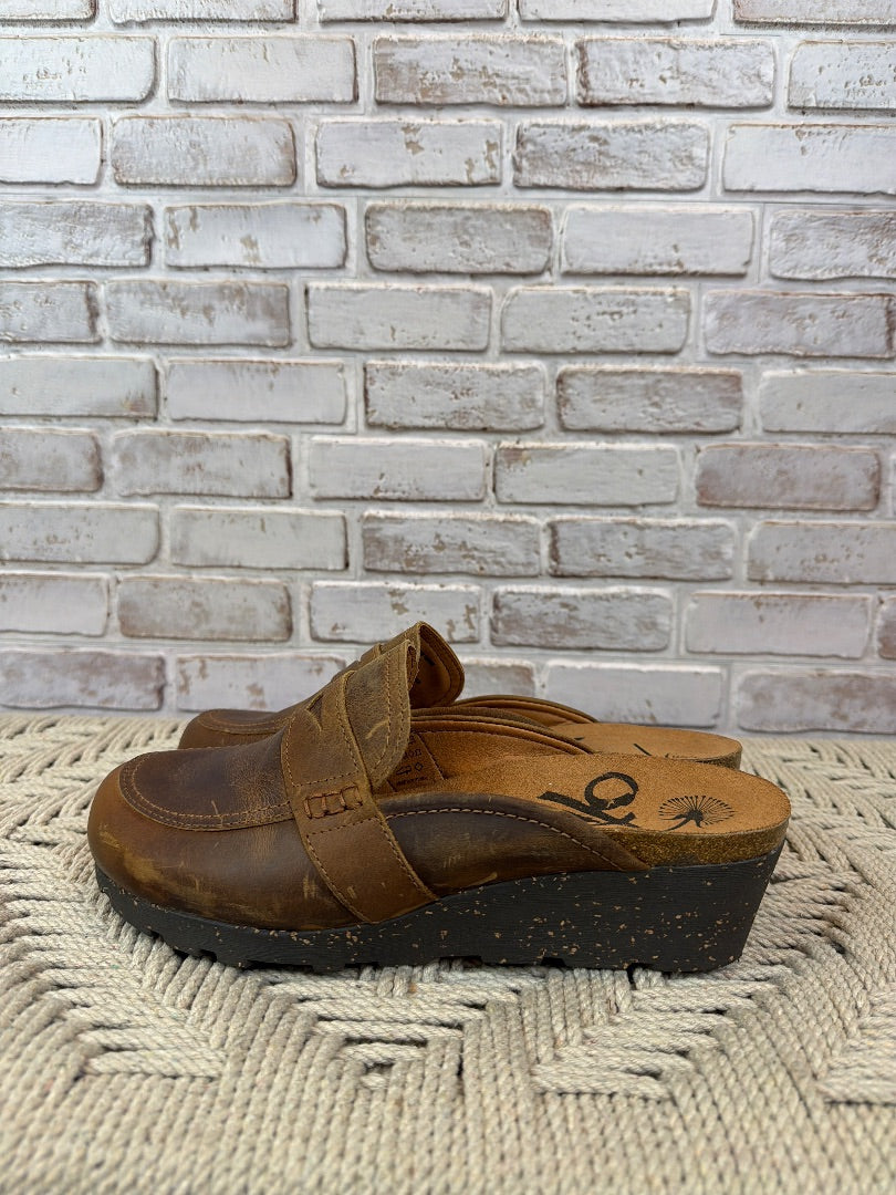 Otbt Clogs, Tan, 8.5, Like New