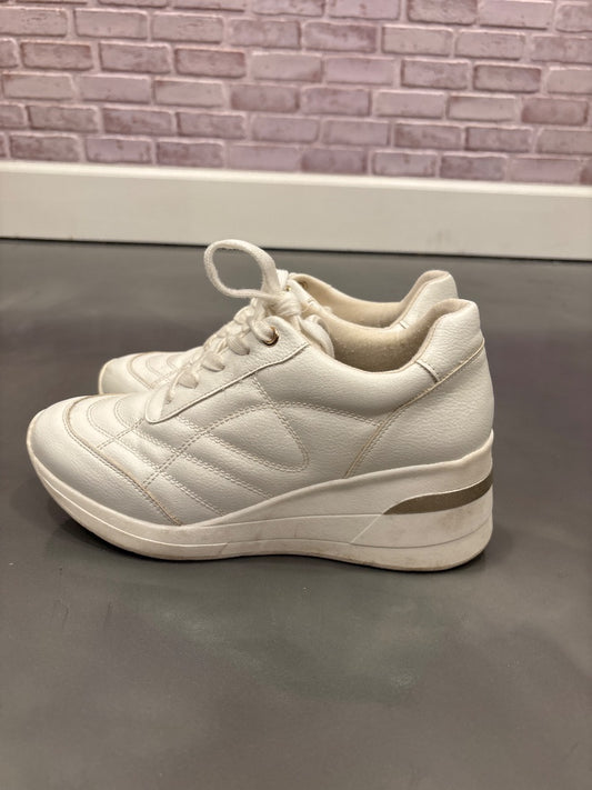 Soda Sneakers, White, 9, Used - Good
