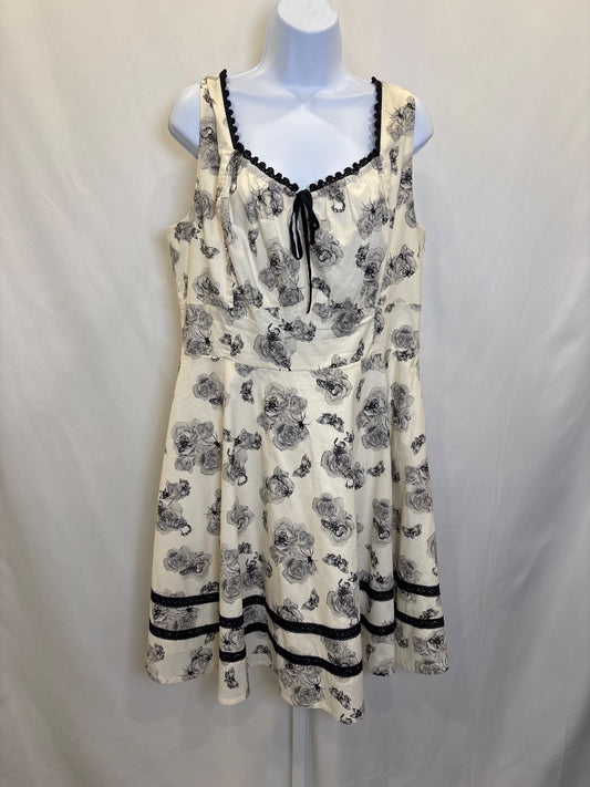 Hot Topic Dress, White/black, XXL