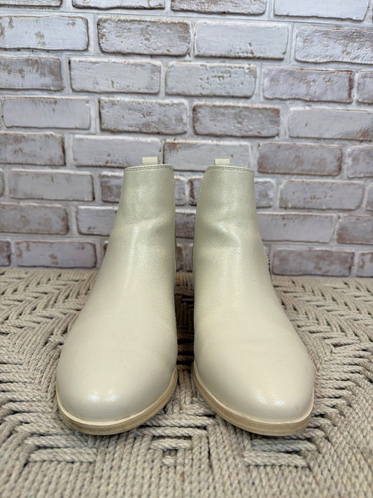 Mia Booties, White, 9, Used - Excellent