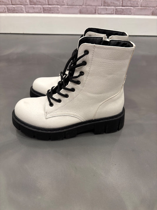 Mix no 6 Booties, White, 7.5, Used - Good